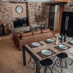 Holiday home Maison Quartier Medieval Au Pied Du Chateau
